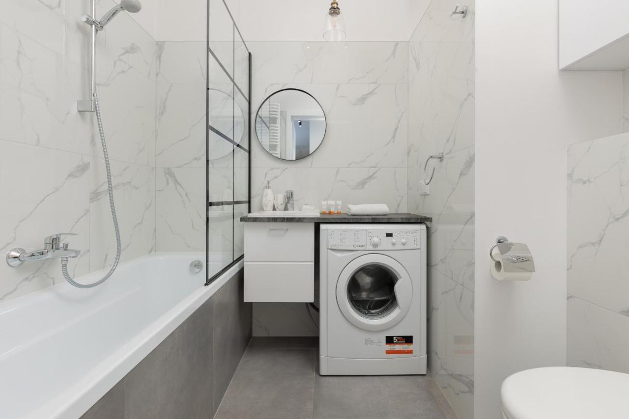 Cozy With Parking In The 19th District By Renters Appartamento Varsavia